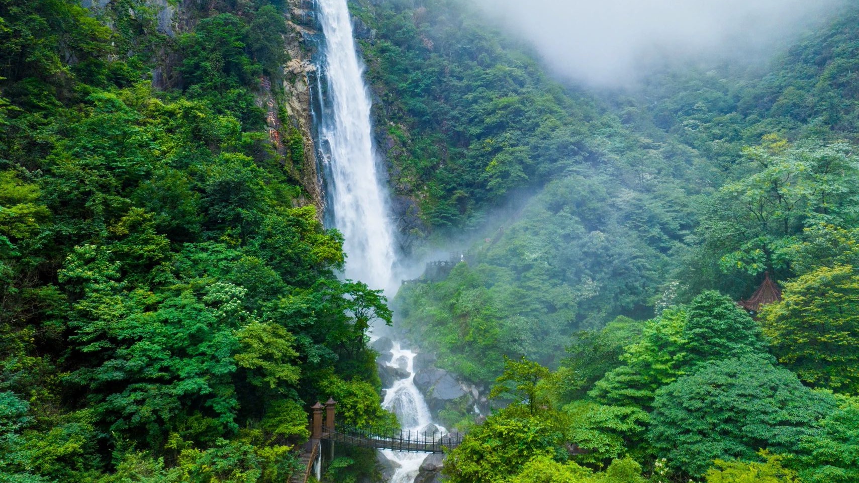 明月山：自然与文化的瑰宝