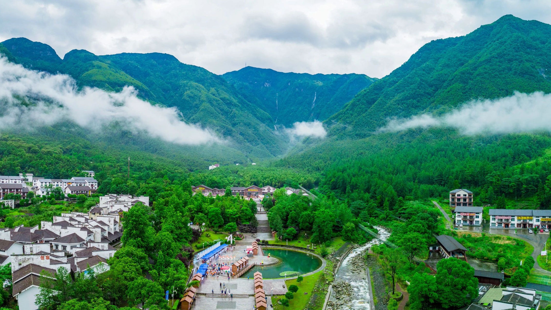 明月山：自然与文化的瑰宝