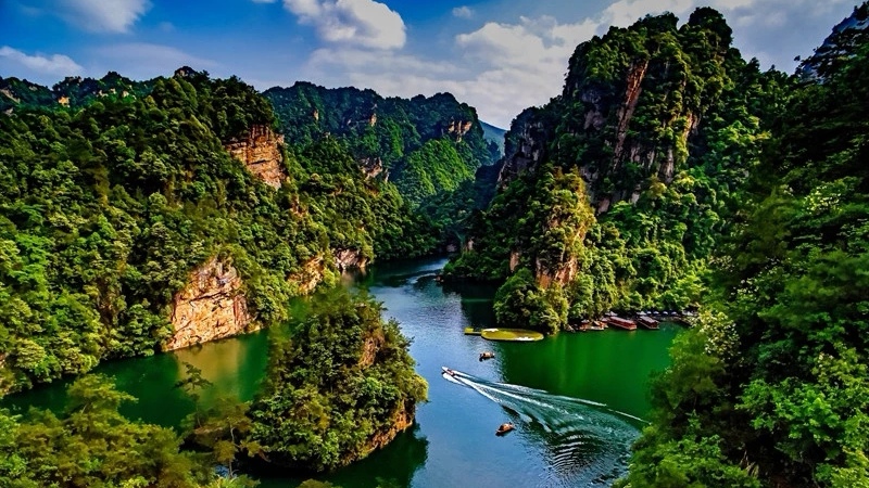 张家界：奇峰异石，人间仙境