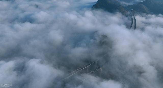 3 个核心条件才能见到！重庆酉沿高速云海奇观，车辆穿行如闯天宫 (图5)