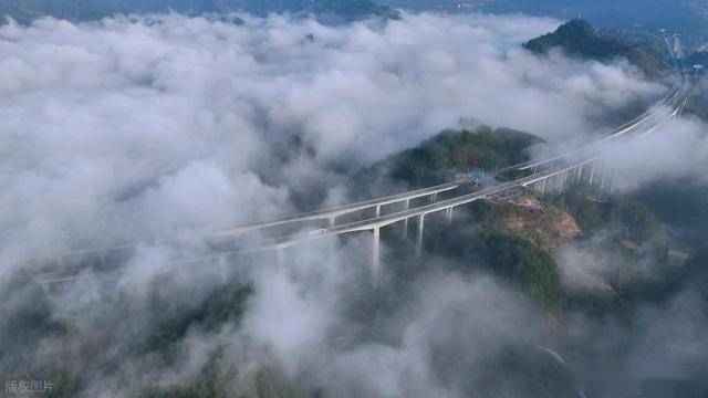 3 个核心条件才能见到！重庆酉沿高速云海奇观，车辆穿行如闯天宫 (图18)