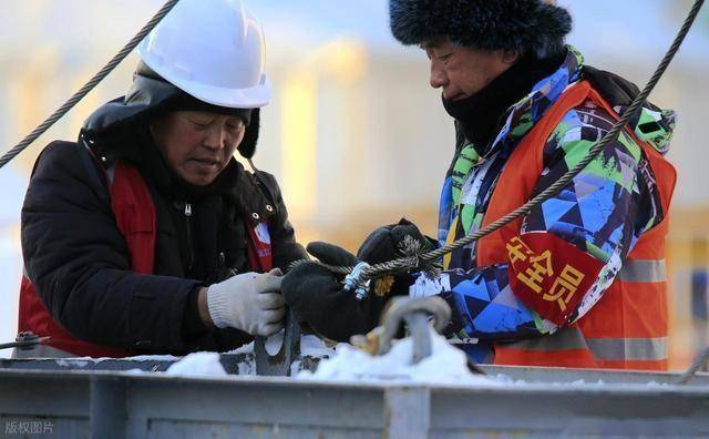 哈尔滨雪博会火出圈！零下20℃的坚守，他们用白雪雕出童话世界 (图4)