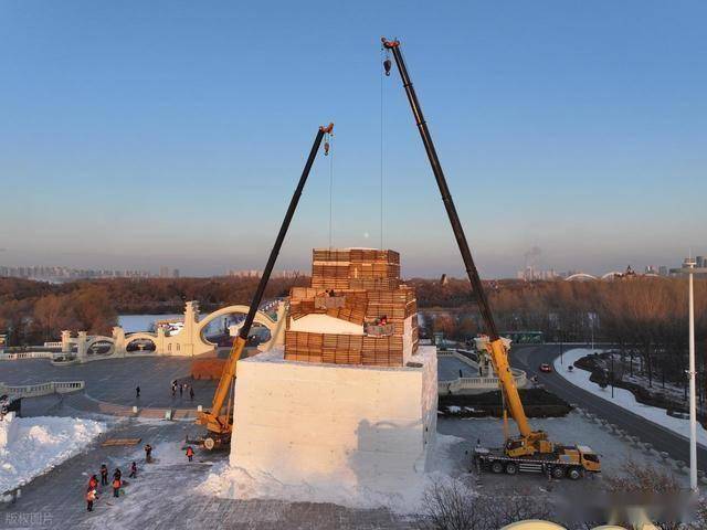 哈尔滨雪博会火出圈！零下20℃的坚守，他们用白雪雕出童话世界 (图12)