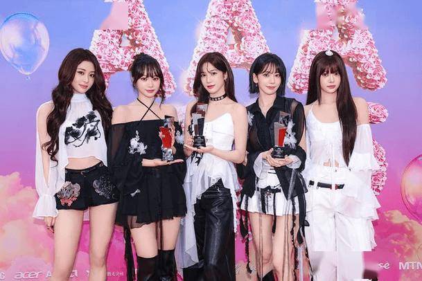 她们斩获“AAA 2025”三座大奖! (图3) 她们斩获“AAA 2025”三座大奖! (图3)