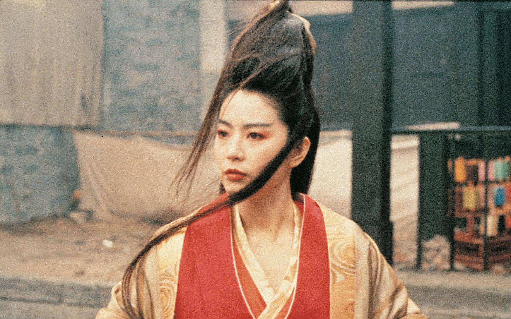 林青霞自曝豪宅遭大量蟑螂入侵，戴上手套空手抓蟑螂 (图6)