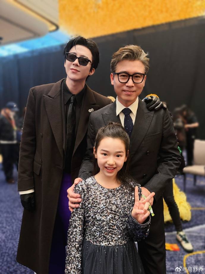 董璇女儿小酒窝一口气晒了17张合影,数位明星主动贴脸合照 (图5) 董璇女儿小酒窝一口气晒了17张合影,数位明星主动贴脸合照 (图5)