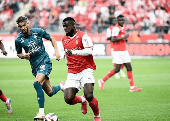 14场4球!19岁非洲中场天才新星横空出世,两大欧洲豪门都想签他 (图3) 14场4球!19岁非洲中场天才新星横空出世,两大欧洲豪门都想签他 (图3)