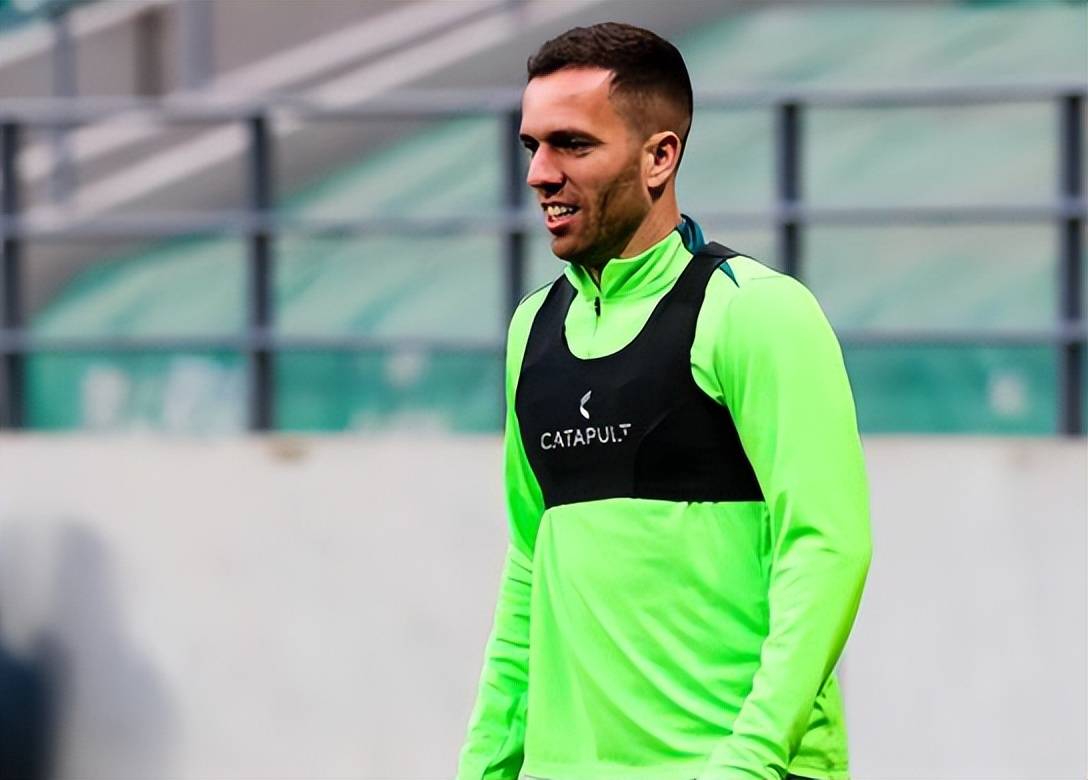 一场3:0让北京国安喜获冠军,却让邵佳一一无所获,塞鸟难堪大任恐遭冷落 (图3) 一场3:0让北京国安喜获冠军,却让邵佳一一无所获,塞鸟难堪大任恐遭冷落 (图3)