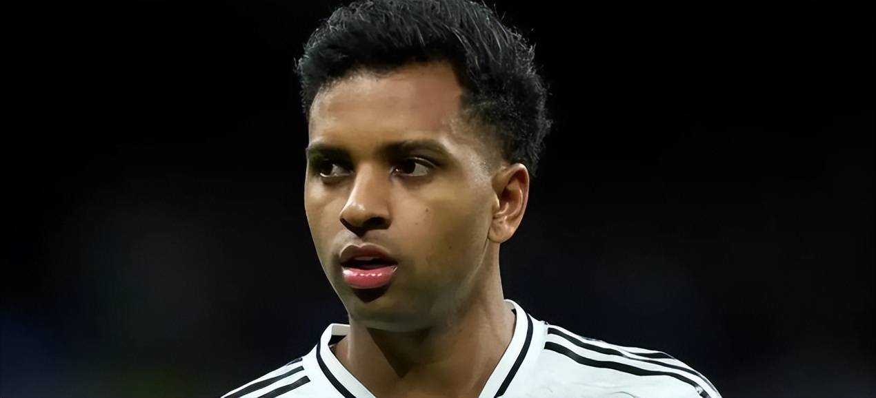 31场颗粒无收,昔日上亿巨星沦为皇马废柴,身价暴跌恐遭阿隆索清洗 (图2) 31场颗粒无收,昔日上亿巨星沦为皇马废柴,身价暴跌恐遭阿隆索清洗 (图2)