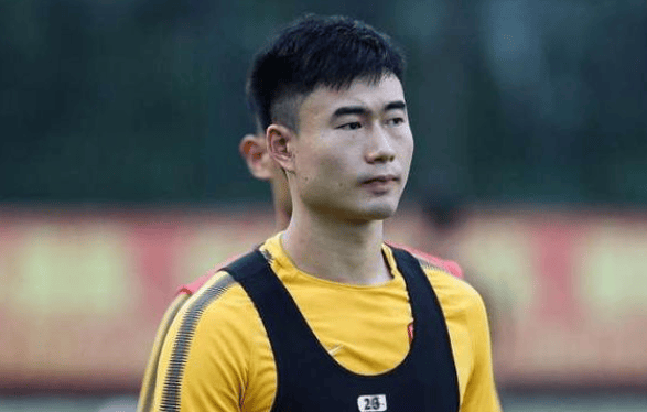 致命暴击!邓涵文决意离开武汉三镇,新东家已浮出水面,不是浙江 (图3) 致命暴击!邓涵文决意离开武汉三镇,新东家已浮出水面,不是浙江 (图3)