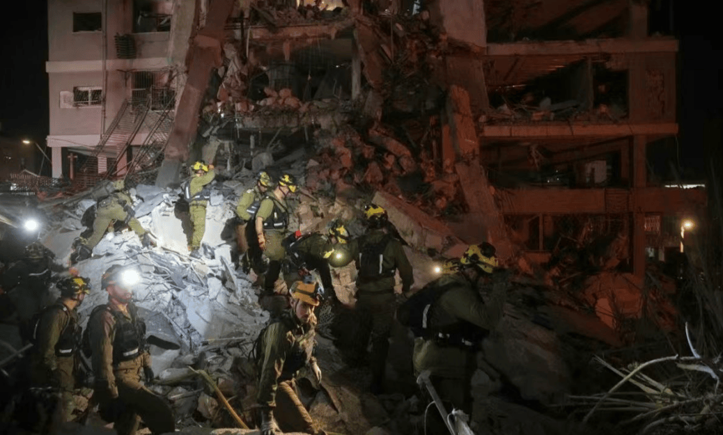 伊朗爆出了大消息,导弹摧毁以色列秘密基地:炸死了36名摩萨德军官! (图2) 伊朗爆出了大消息,导弹摧毁以色列秘密基地:炸死了36名摩萨德军官! (图2)