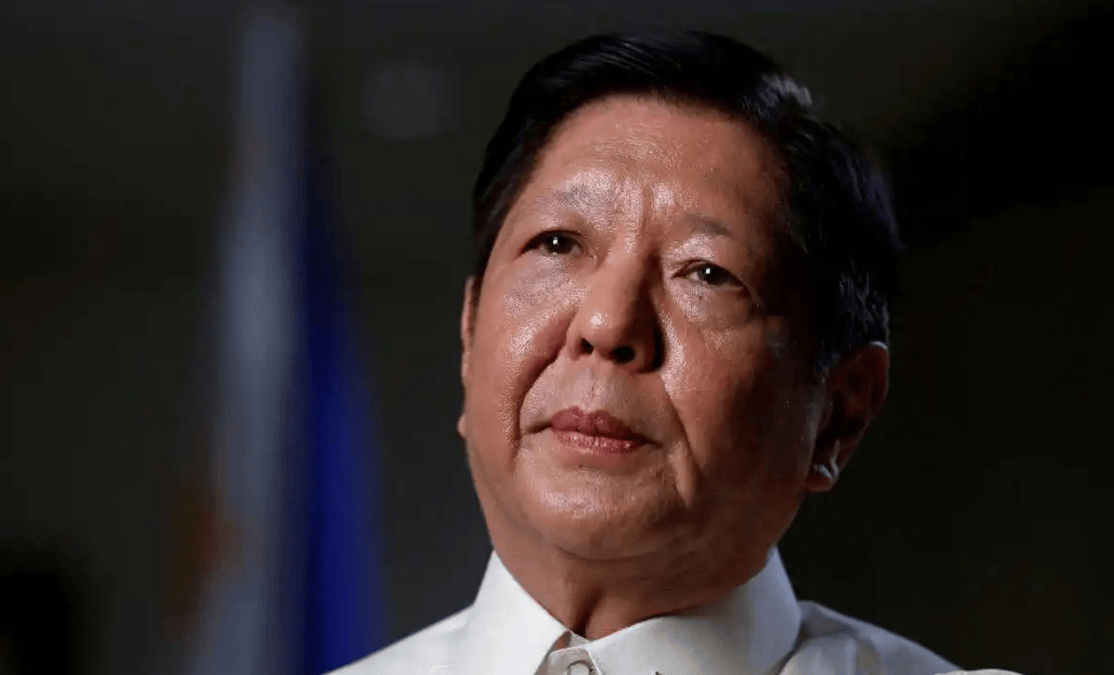 菲律宾军机抵近渚碧礁，解放军向其发射三枚照明弹作为警告，菲军无奈转向离开！ (图3)