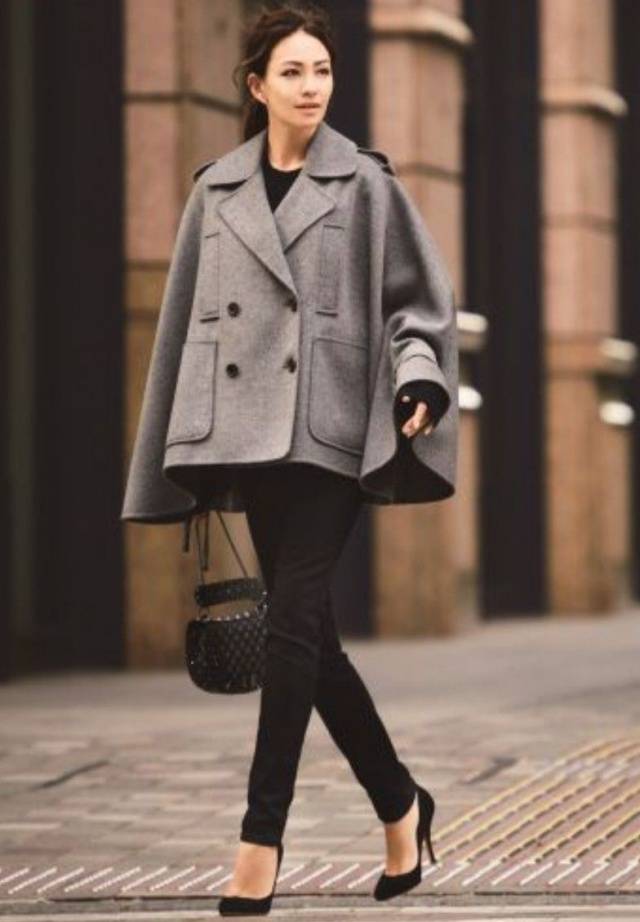 这个冬天，50+姐姐穿“披肩大衣”绝了，优雅又有范(图11)