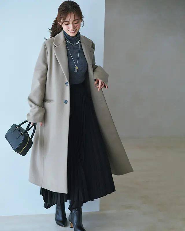 轻熟女的“月光灰”穿搭火了,优雅高级,低调中自有光华 (图15) 轻熟女的“月光灰”穿搭火了,优雅高级,低调中自有光华 (图15)