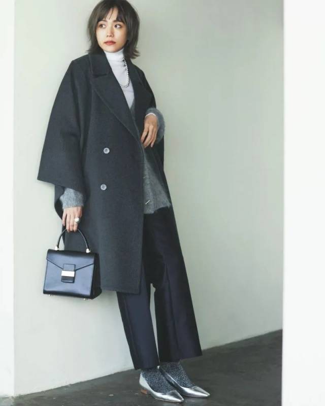 原来，黑色大衣的10倍高级，藏在廓形与层次营造的“精妙感”里 (图7)