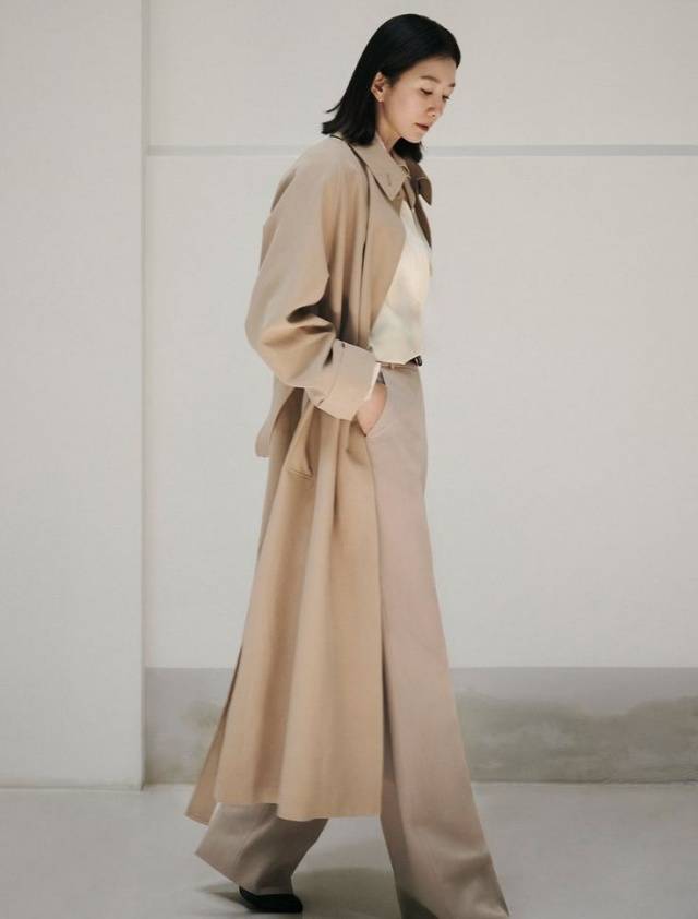 今年最火“风衣+裤子”，慵懒随性又时髦，走路带风超有范儿(图6)