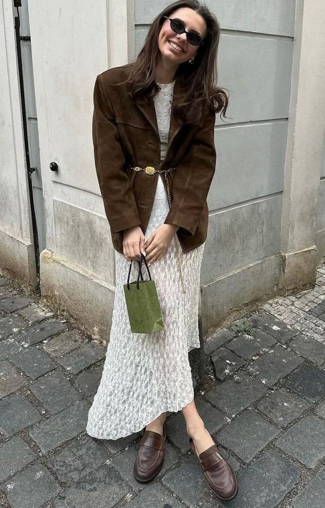 新潮“皮夹克+半裙”，今冬最火炸街组合，美得超有范儿 (图9)