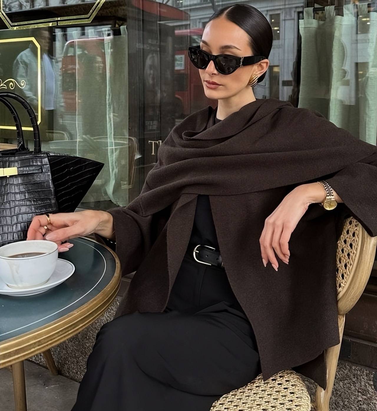 穿对流行的巧克力色，引爆优雅气场！这三招搭配术告别单调 (图12)