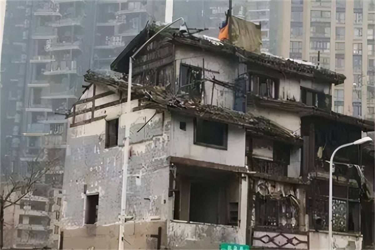 长沙最牛钉子户拆除纪：七兄妹装18个摄像头，养3条狼狗一条藏獒 (图1)