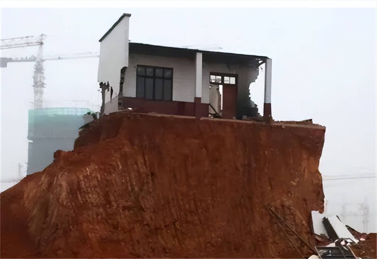 长沙最牛钉子户拆除纪：七兄妹装18个摄像头，养3条狼狗一条藏獒 (图3)