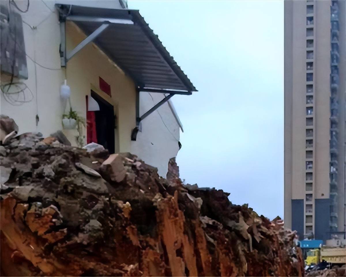 长沙最牛钉子户拆除纪：七兄妹装18个摄像头，养3条狼狗一条藏獒 (图2)