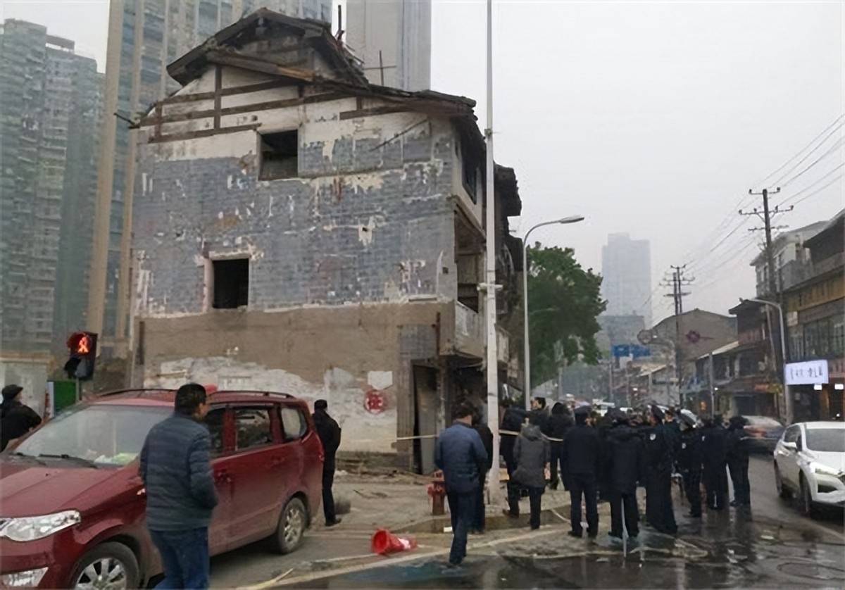 长沙最牛钉子户拆除纪：七兄妹装18个摄像头，养3条狼狗一条藏獒 (图7)