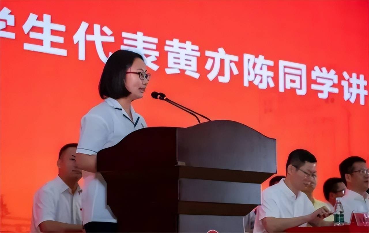 18年高考状元黄亦陈：考入北大，学校奖励40万，改变家庭命运 (图3)