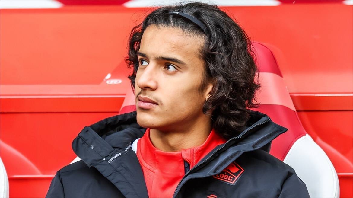 8岁法国中场天才新星横空出世,开价6000万欧,7大豪门抢疯了 (图1) 8岁法国中场天才新星横空出世,开价6000万欧,7大豪门抢疯了 (图1)