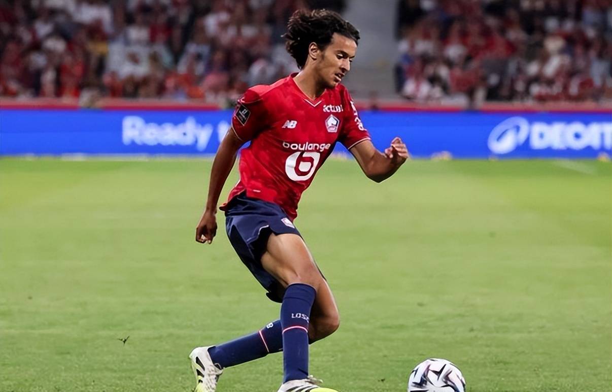 8岁法国中场天才新星横空出世,开价6000万欧,7大豪门抢疯了 (图3) 8岁法国中场天才新星横空出世,开价6000万欧,7大豪门抢疯了 (图3)