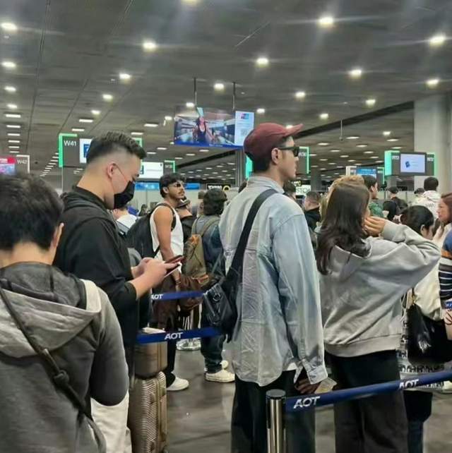 42岁阮经天恋爱,女友小他21岁还是富家千金,这段感情你站吗?(图1) 42岁阮经天恋爱,女友小他21岁还是富家千金,这段感情你站吗?(图1)