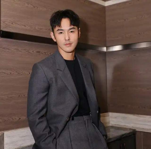 42岁阮经天恋爱,女友小他21岁还是富家千金,这段感情你站吗?(图6) 42岁阮经天恋爱,女友小他21岁还是富家千金,这段感情你站吗?(图6)