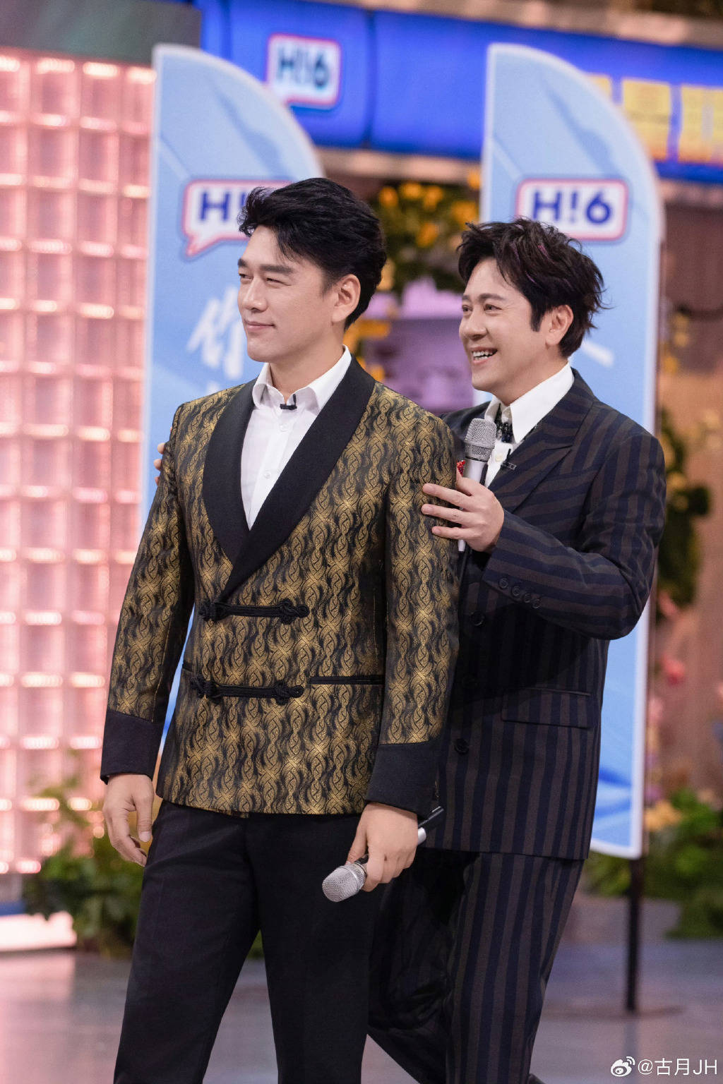 曝王耀庆蔡国庆闹掰!两人用互动打破“决裂”传言 (图2) 曝王耀庆蔡国庆闹掰!两人用互动打破“决裂”传言 (图2)