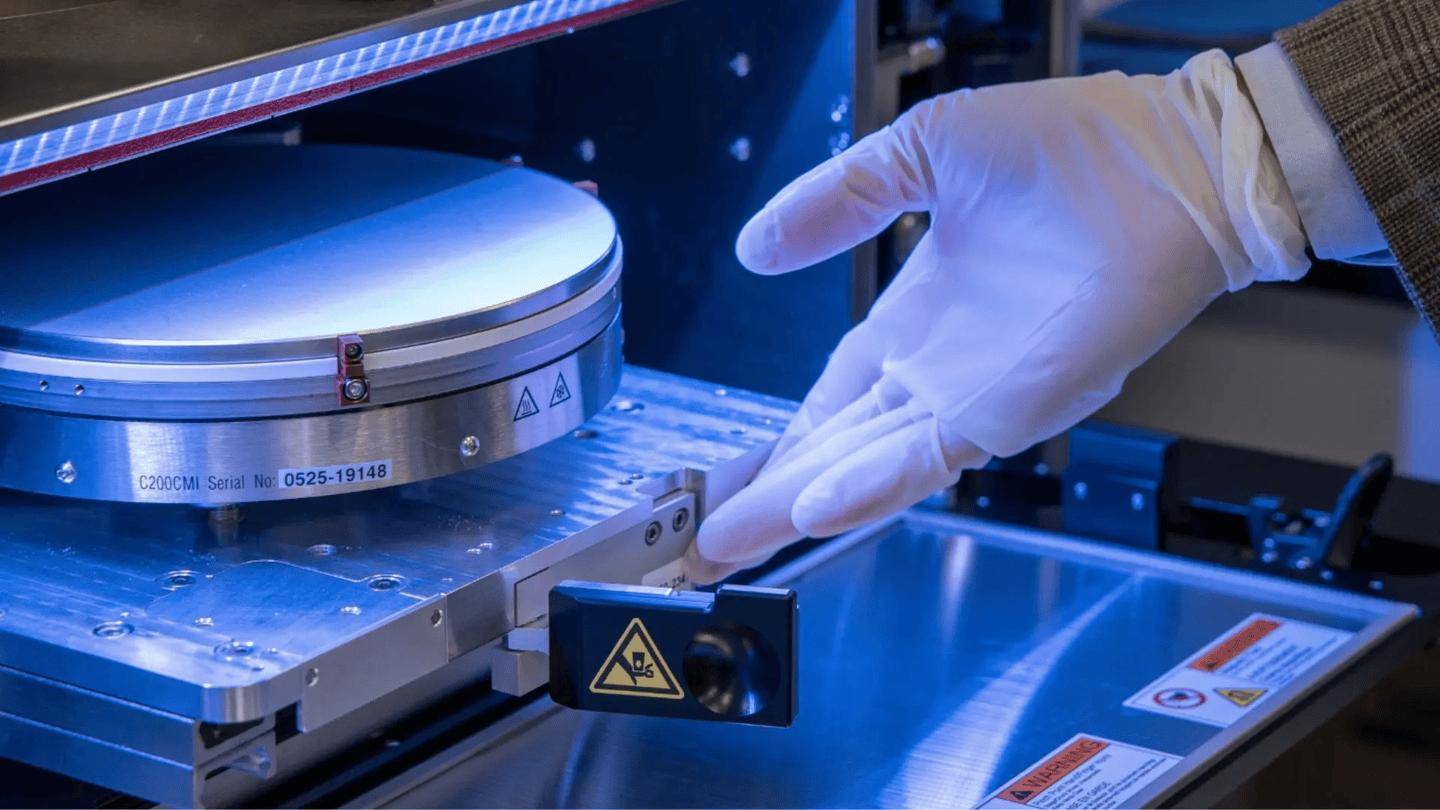 美国工程师研发出新型3D芯片，性能超2D芯片一个数量级 (图1)