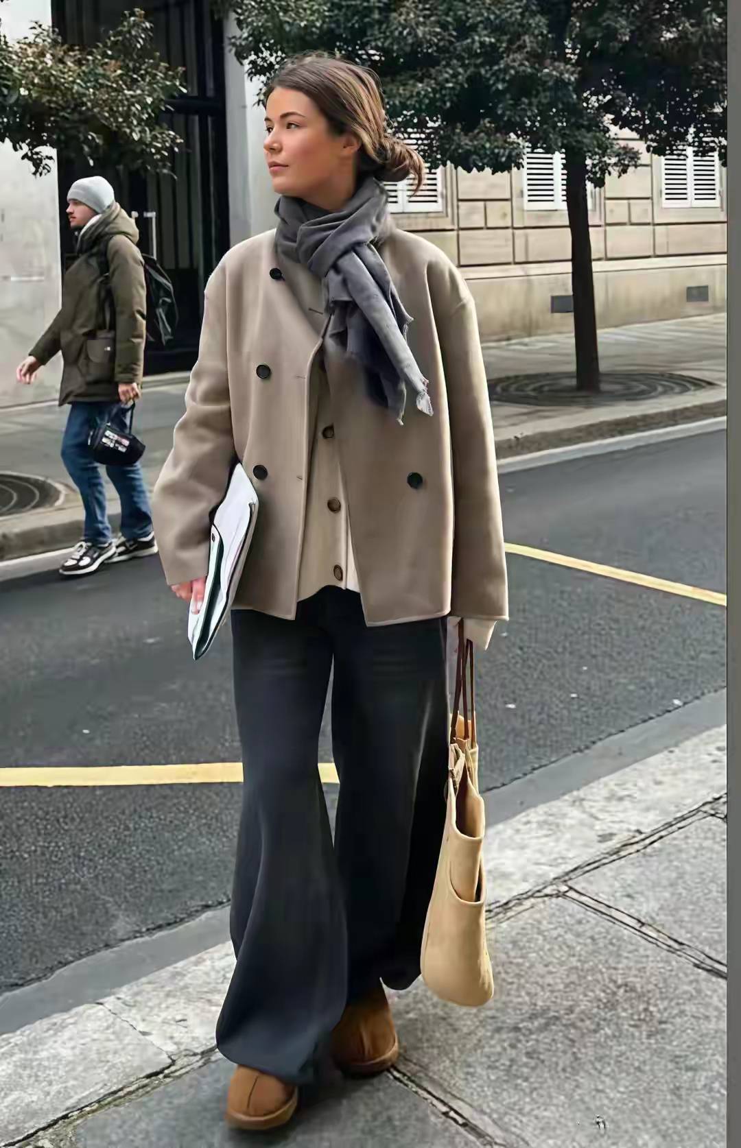 今冬“阔腿裤”新穿法火了，搭配短外套显高显瘦，这么穿才更时髦 (图14)