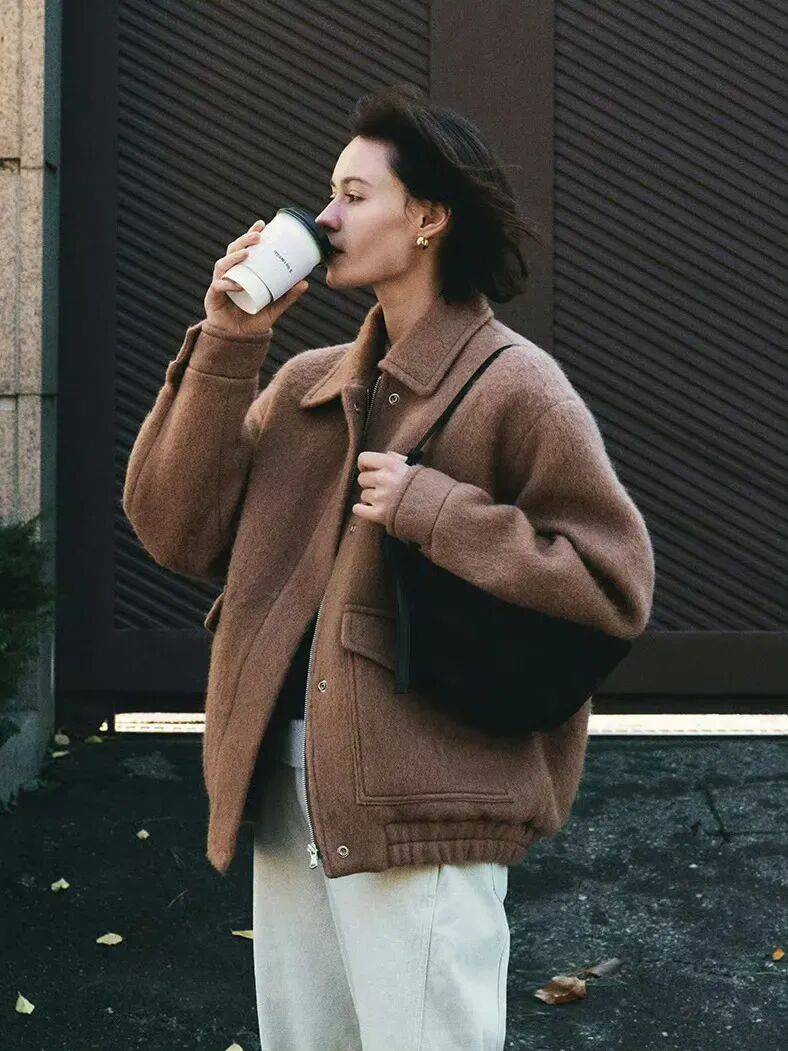 今冬“阔腿裤”新穿法火了，搭配短外套显高显瘦，这么穿才更时髦 (图17)