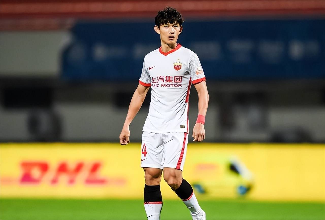 昔日庸才成争冠最关键人物,球员标杆,中超属他最自律 (图3) 昔日庸才成争冠最关键人物,球员标杆,中超属他最自律 (图3)