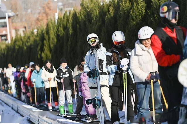  从早嗨到晚！潍坊滑雪场单日客流破千，冬季遛娃新地标诞生 (图12)