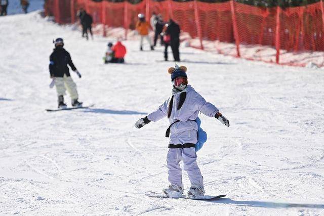  从早嗨到晚！潍坊滑雪场单日客流破千，冬季遛娃新地标诞生 (图18)