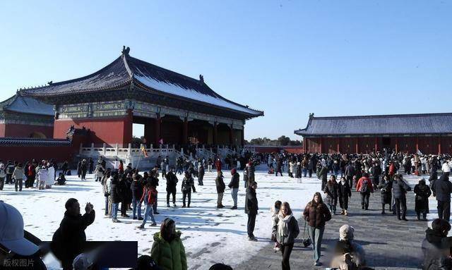 等了 一年的雪！北京人涌向天坛：红墙白雪里藏着最浓的老城情怀！ (图10)