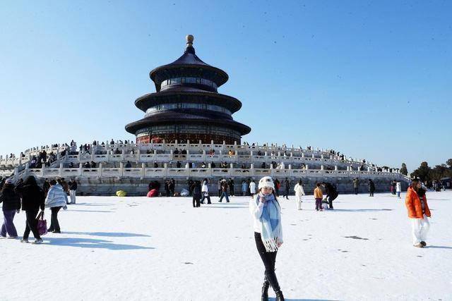 等了 一年的雪！北京人涌向天坛：红墙白雪里藏着最浓的老城情怀！ (图18)