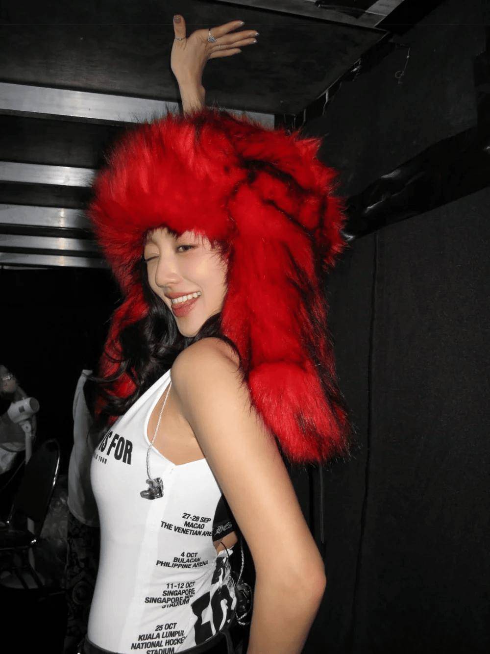 知名女团爱豆画报级美貌引关注，韩网友称赞：堪比官方写真拍摄 (图4)