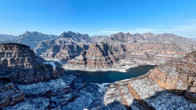 河南安阳林州：雪后太行大峡谷银装素裹 美景如画(图1)