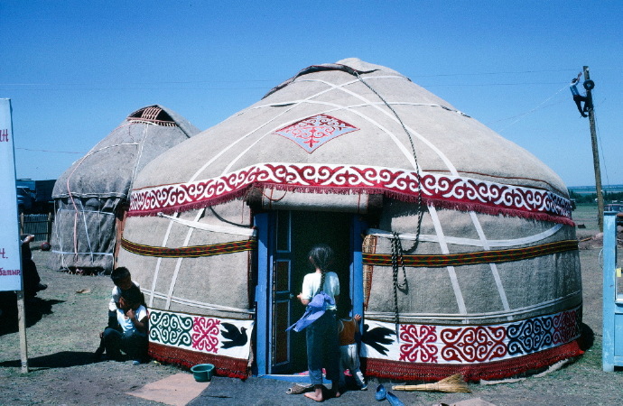 哈萨克斯坦1990年代