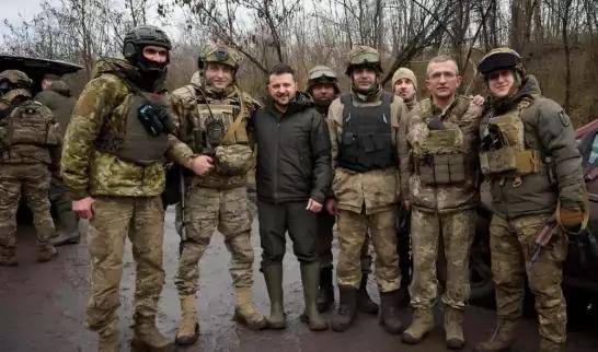 泽连斯基心愿达成?欧洲10国将派驻军,特朗普提出要求,俄罗斯决不同意! (图1) 泽连斯基心愿达成?欧洲10国将派驻军,特朗普提出要求,俄罗斯决不同意! (图1)