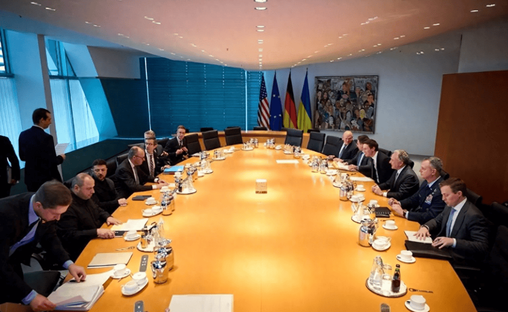 欧洲多国发表联合声明,宣布出兵乌克兰参与军事行动,拉夫罗夫表示没想开战 (图1) 欧洲多国发表联合声明,宣布出兵乌克兰参与军事行动,拉夫罗夫表示没想开战 (图1)