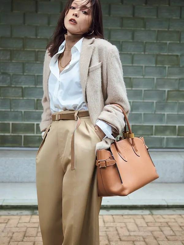 日杂轻熟女12月职业穿搭榜：灰棕最受欢迎，黄色搭配夺魁显气质 (图9)