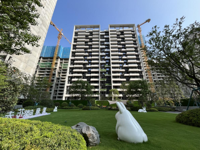 QKElHFQjLusiJEso.png image.png