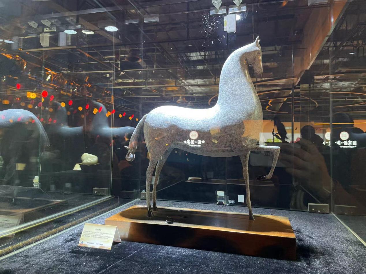 潘家园33周年庆暨首届串文化节 开幕 “可观、可玩、可购、可学”(图3) 潘家园33周年庆暨首届串文化节 开幕 “可观、可玩、可购、可学”(图3)