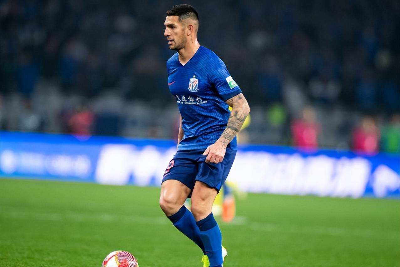 申花打算放路易斯离队,留队弊大于利,非要留队只能舍弃阿马杜 (图3) 申花打算放路易斯离队,留队弊大于利,非要留队只能舍弃阿马杜 (图3)