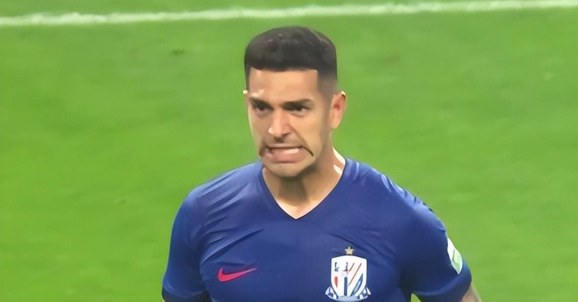 申花打算放路易斯离队,留队弊大于利,非要留队只能舍弃阿马杜 (图2) 申花打算放路易斯离队,留队弊大于利,非要留队只能舍弃阿马杜 (图2)